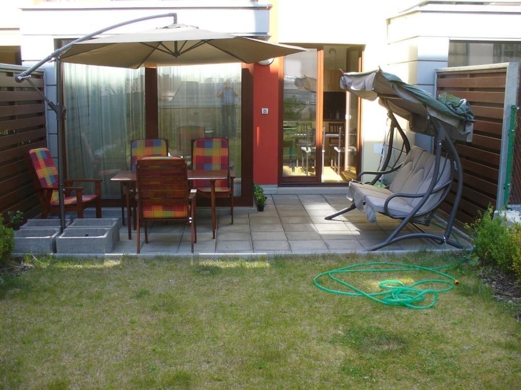 Garden With Garage In Appartement